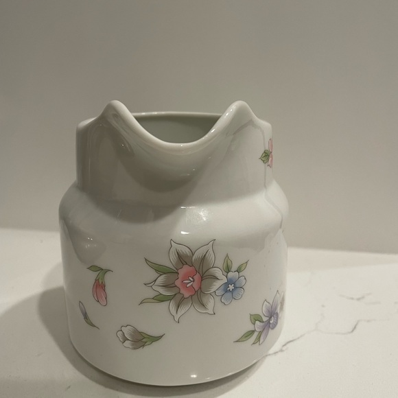 Vintage porcelain floral pitcher especially for you FTDA made in Japan 1989 - Picture 4 of 6